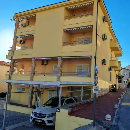 Dm Apartman *